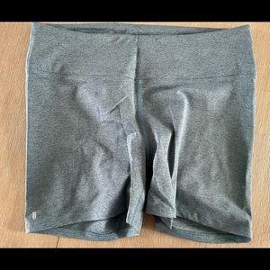 NWOT MEDIUM MID-RISE SHORT 4" (PLUSH HEATHER)